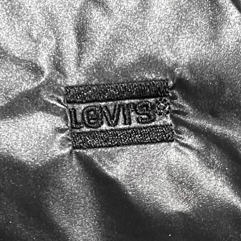 🌻NEW w/tag Levi’s Black Shiny Molly Sherpa Lined Puffer Jacket Women's Size XL